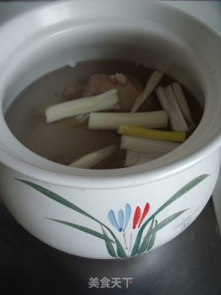 A Bowl of Good Soup for Keeping Fit in Winter ------ Stick Bone Radish Soup recipe