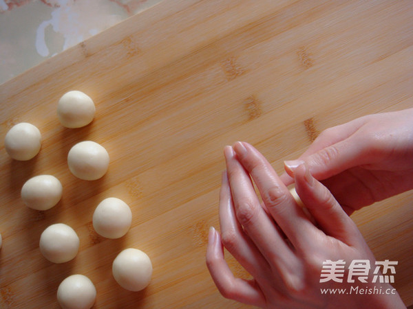 Creative Chinese Pastry Red Plum Primula recipe