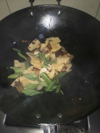 Stir-fried Winter Bamboo Shoots with Chopped Pepper and Bacon recipe