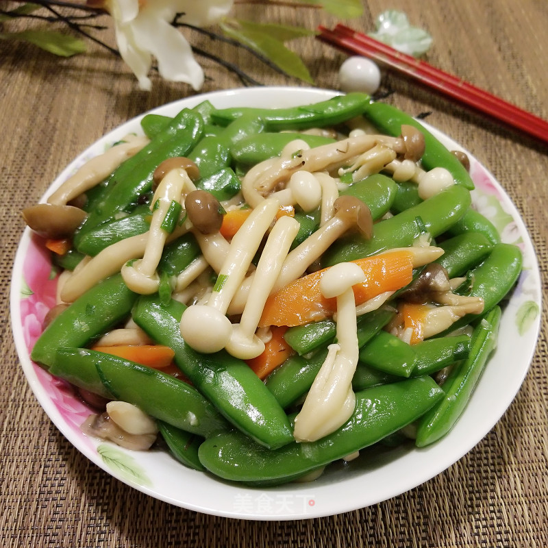 Stir-fried Double Mushrooms with Sweet Beans recipe