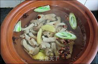 Autumn Nourishing Yin and Moisturizing Lung Soup----simmered Pork Belly with Luo Han Bamboo Shoots recipe