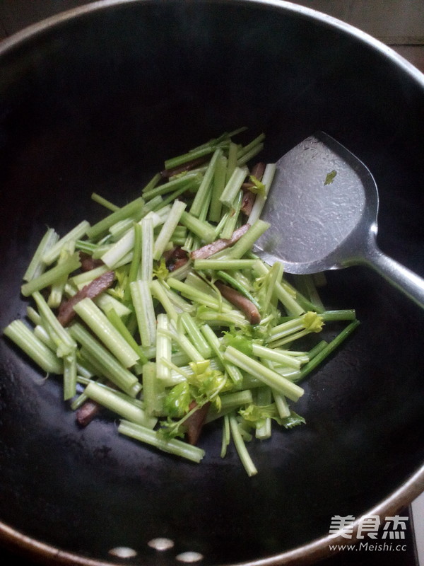 Stir-fried Celery with Barbecued Pork recipe