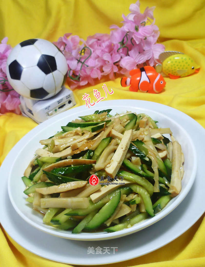 Spicy Dried Lamb's Tail and Bamboo Shoots Mixed with Cucumber recipe