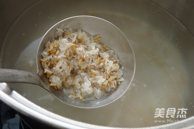 Pork Liver Porridge with Wolfberry Leaves recipe