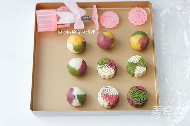 Colorful Peach Mountain Skin Mooncakes recipe