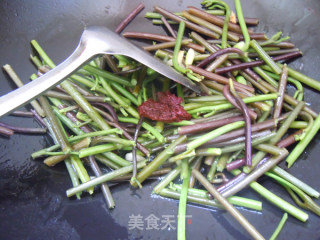 The Fragrance of Spring Wild Vegetables---stir-fried Bracken with Vinasse recipe