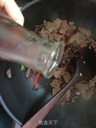 The Perfect Combination of Thinness and Meat---fried Beef with Fungus recipe