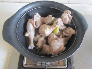 Roasted Duck Legs with Lettuce recipe