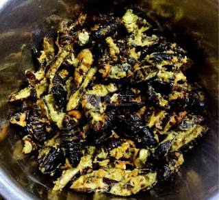 Dry Stir-fried Silkworm Pupa recipe