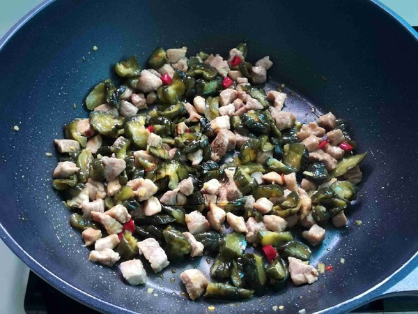 Stir-fried Pork with Pickles and Edamame recipe