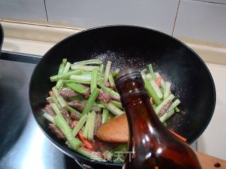 Home-style Quick Stir-fried Dish "fried Beef Tenderloin with Celery" recipe