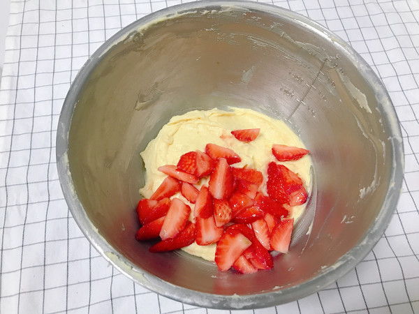 Fresh Strawberry Butter Shortbread Muffins recipe