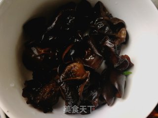 Stir-fried Vegetable Core with Black Fungus and Yuba recipe