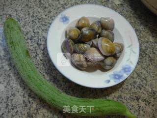 Loofah and Clam Soup recipe