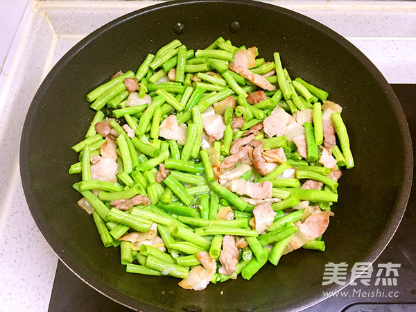 Braised Noodles with Beans recipe