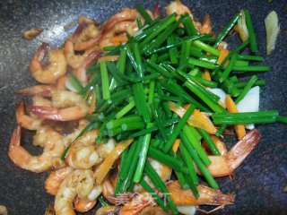 Stir-fried Double Shrimp with Leek Moss recipe