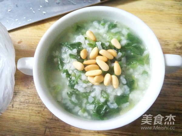 Spinach Congee with Pine Nuts recipe