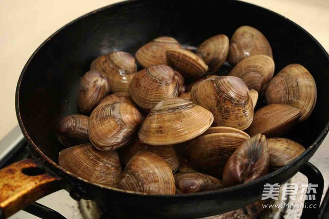 Wine Steamed Clams (fat Clam Version) recipe