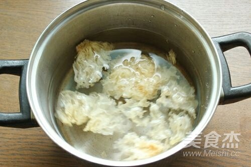 Sweet Potato Tremella Soup recipe