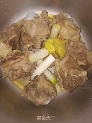 Meat Bone Lotus Root Soup recipe