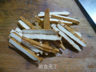 Stir-fried Garlic Sprouts with Dried Black Fungus recipe