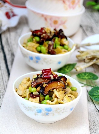 Mushroom Oil Mixed with Bamboo Shoots and Dried Edamame recipe