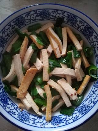 Stir-fried Tofu with Green Garlic recipe