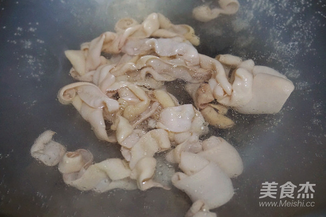 Stir-fried Goose Intestines with Broken Rice Sprouts recipe