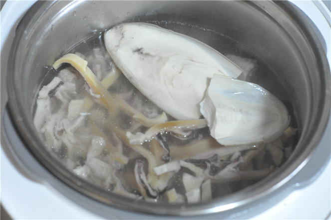 Cuttlefish Ribs and Yam Soup recipe