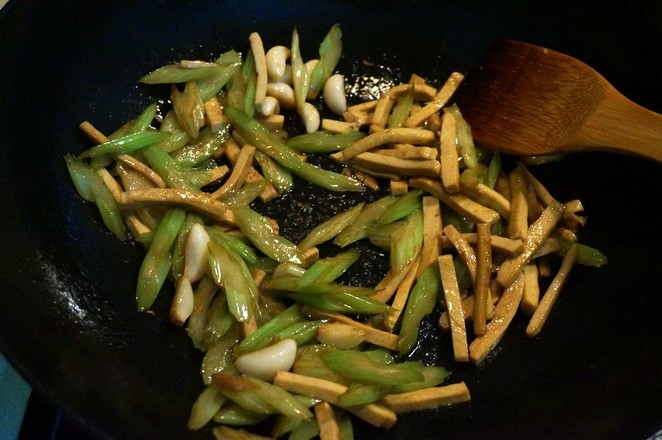 Apigenin Stir-fried Fragrant Dried recipe