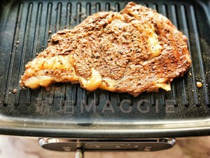 Pan-fried Steak Mofei Multi-function Pot recipe