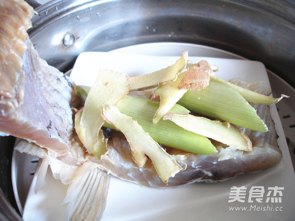 Steamed Salted Fish Rich in Vitamins recipe