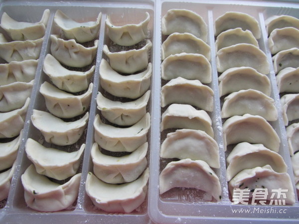 Shepherd's Purse, Bamboo Shoot Tip Pork Dumplings recipe