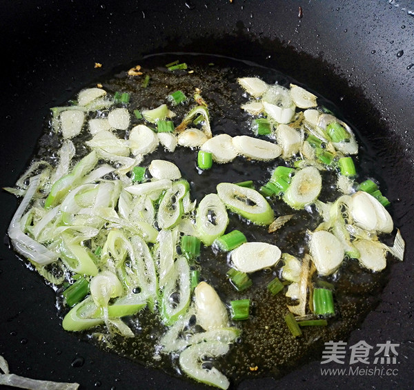 Stir-fried Sophora Rice recipe