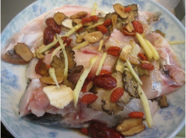 Chuanqiong Baizhi Steamed Fish Head recipe