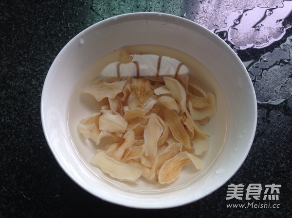 Lotus Seed, Lily, Red Date and White Fungus Soup recipe