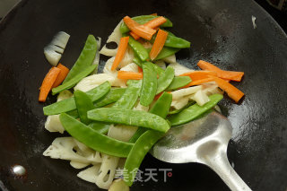 Fried Beef with Lotus Pond Three-color recipe