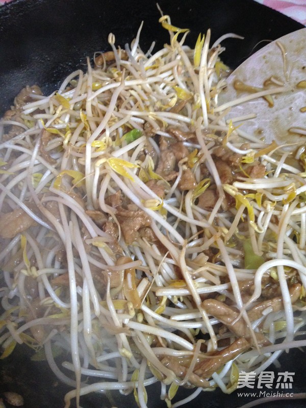 Fried Pork with Bean Sprouts recipe