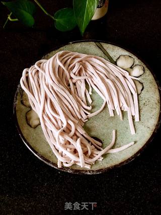 Hand-rolled Noodles with Purple Cabbage Sauce and Egg Sauce recipe