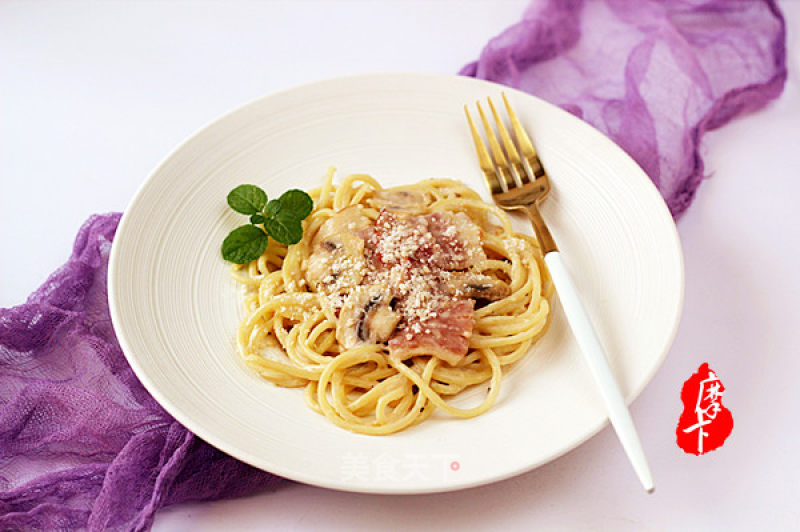 Mozzarella Cheese [spaghetti with Bacon, Mushroom and White Sauce] recipe