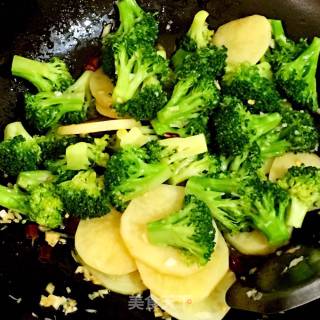 Garlic Broccoli Potato Chips recipe