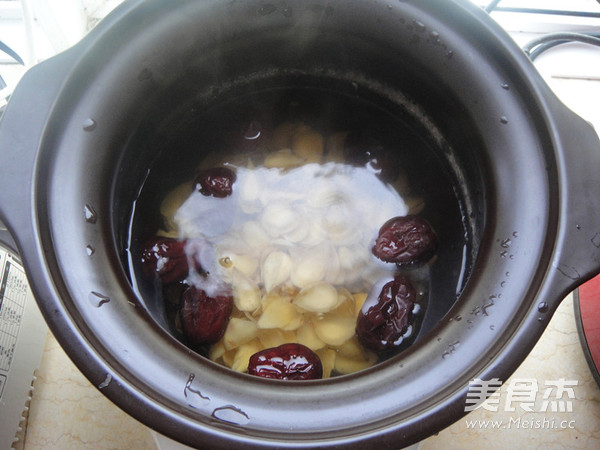 Supor Lily and Red Date Sweet Soup recipe