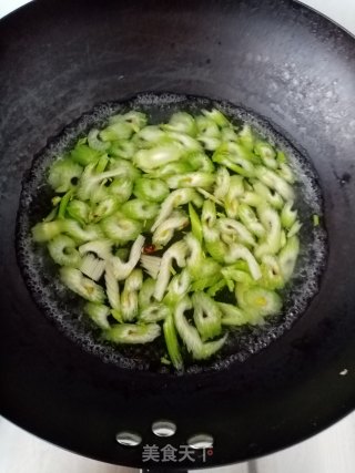 Stir-fried Lily with Celery recipe