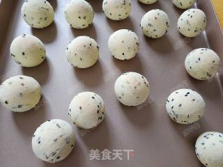 Black Sesame Mochi Bread recipe