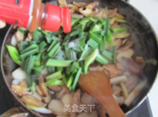 Stir-fried Rice Cake with Green Garlic and Pork recipe
