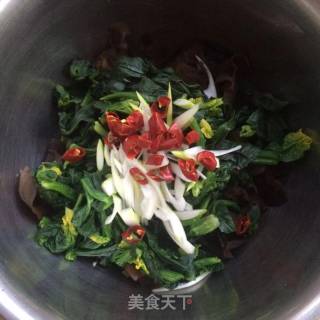 Spinach with Fungus recipe