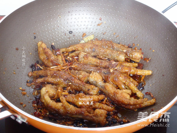 Steamed Chicken Feet with Tiger Skin recipe