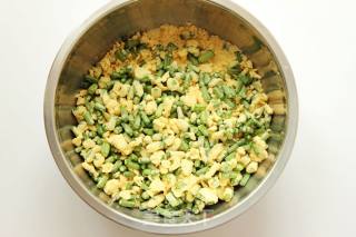 [summer Spleen Private Kitchen] Steamed Cowpeas with Corn Meal recipe