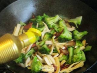 Stir-fried Bacon with Broccoli Tea recipe