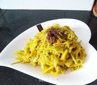 Garlic Pepper Mixed with Yellow Flowers recipe